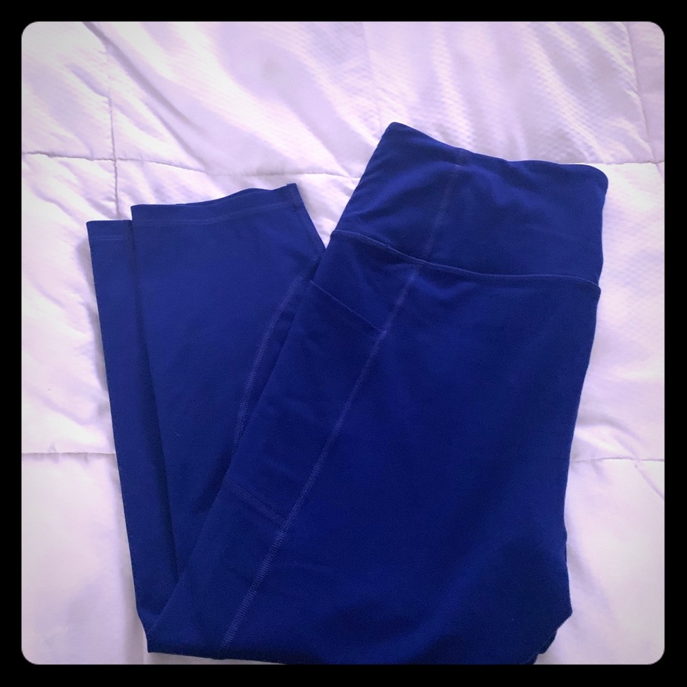Victoria’s Secret pocket Capri knock out leggings